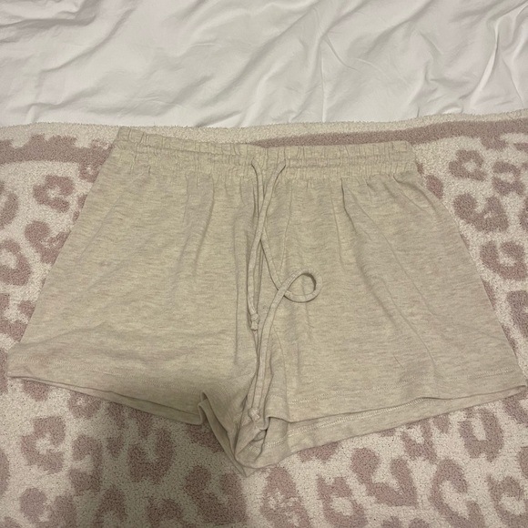 Aritzia Wilfred Free shorts - Picture 3 of 5